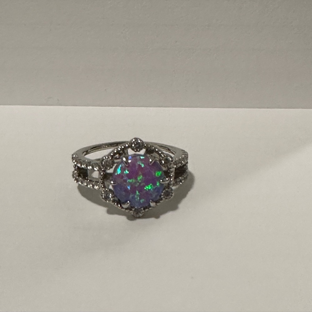 Iridescent ring
